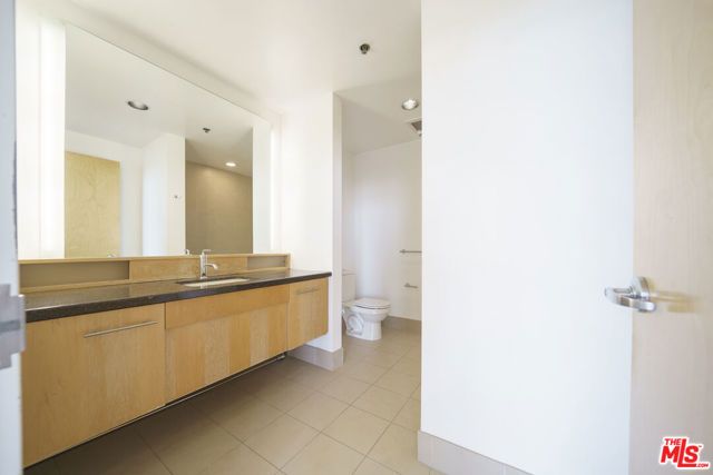 1111 S Grand Avenue 819, Los Angeles, CA 90015