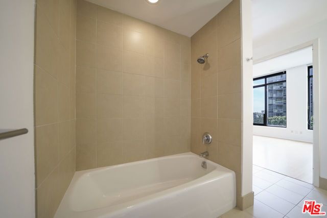1111 S Grand Avenue 819, Los Angeles, CA 90015
