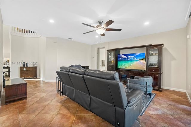 20615 SW 89th Ave, Cutler Bay, FL 33189