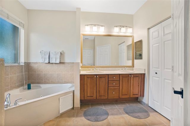 20615 SW 89th Ave, Cutler Bay, FL 33189