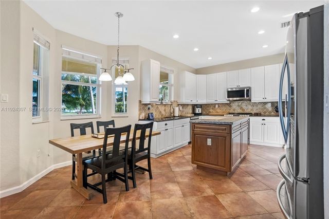 20615 SW 89th Ave, Cutler Bay, FL 33189