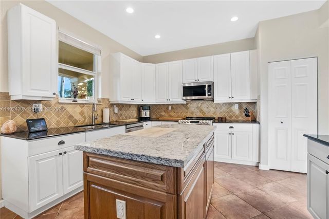 20615 SW 89th Ave, Cutler Bay, FL 33189