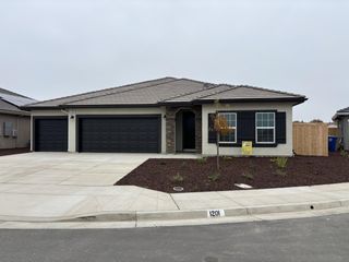 1201 Via Valencia Drive, Madera, CA 93637