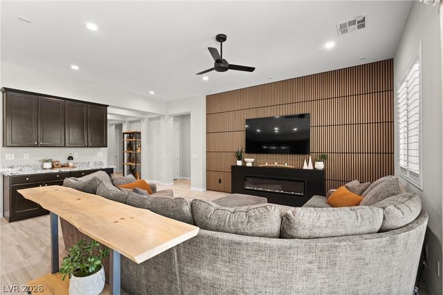 9095 Wing Shadow Circle, Las Vegas, NV 89129