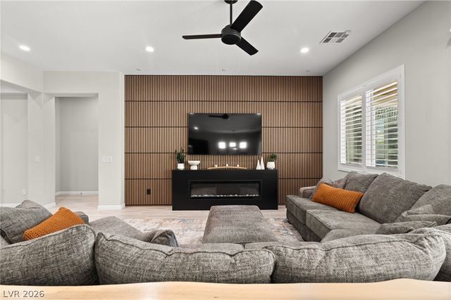 9095 Wing Shadow Circle, Las Vegas, NV 89129