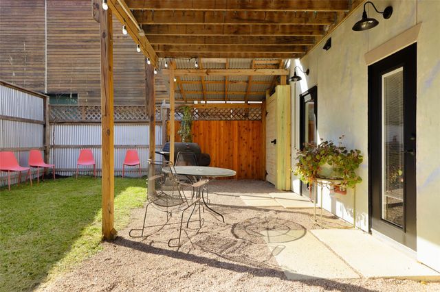 2010 S 2nd ST, Austin, TX 78704