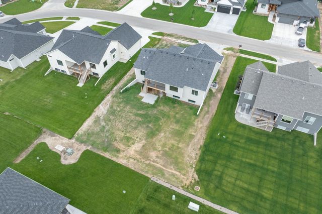 5013 N Emerald, Maize, KS 67101