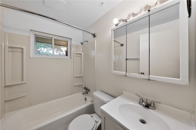 1608 Lanbury Drive, Kettering, OH 45439