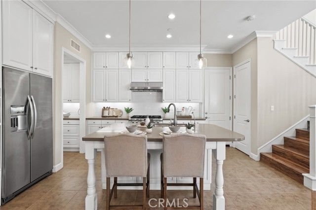 79 Thornapple, Irvine, CA 92620