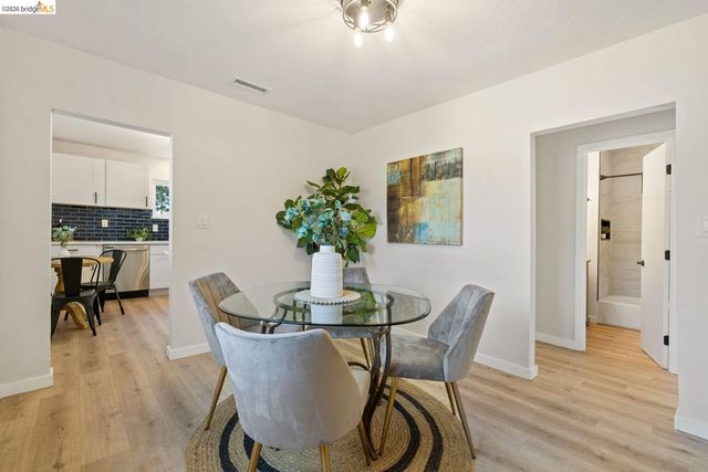 123 Circuit DR A, Roseville, CA 95678