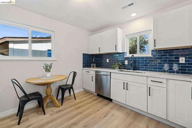 123 Circuit DR A, Roseville, CA 95678