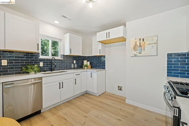 123 Circuit DR A, Roseville, CA 95678