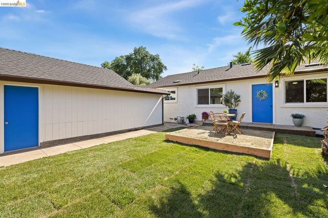 123 Circuit DR A, Roseville, CA 95678