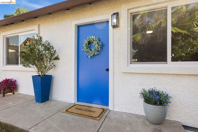 123 Circuit DR A, Roseville, CA 95678