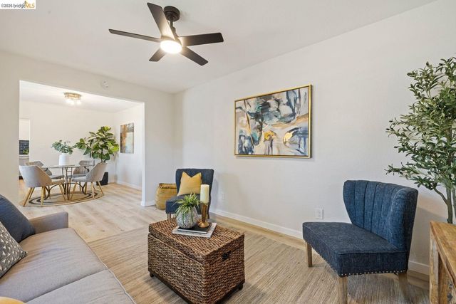 123 Circuit DR A, Roseville, CA 95678