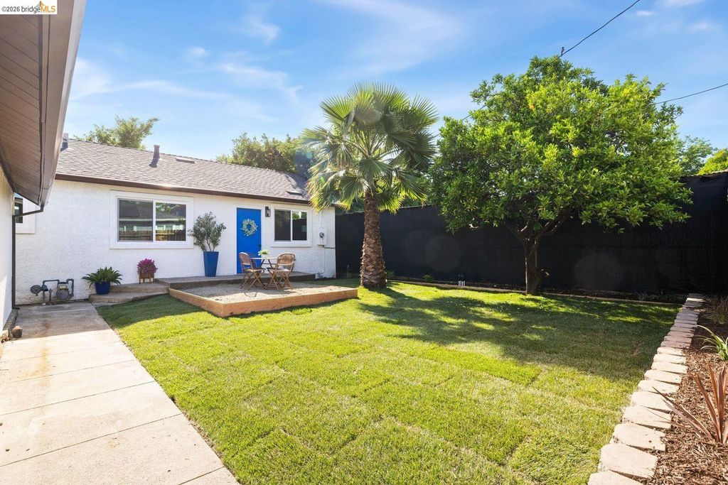 123 Circuit DR A, Roseville, CA 95678