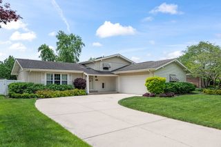 1211 W Haven Drive, Arlington Heights, IL 60005