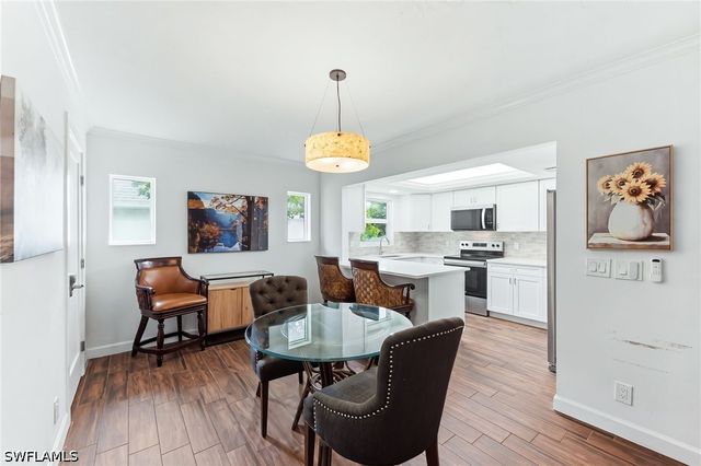 220 Lanchester CT 32, Naples, FL 34112
