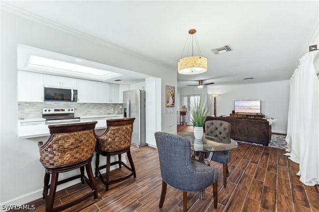 220 Lanchester CT 32, Naples, FL 34112