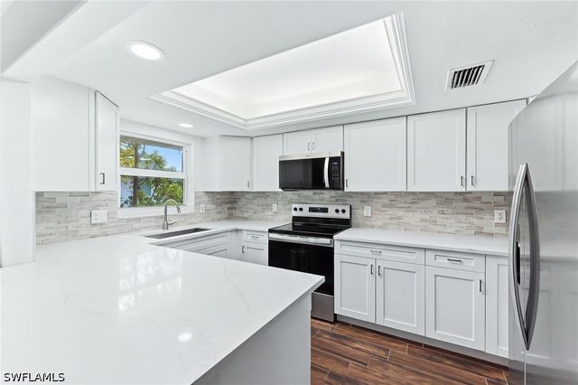 220 Lanchester CT 32, Naples, FL 34112