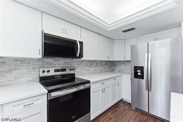 220 Lanchester CT 32, Naples, FL 34112