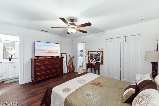 220 Lanchester CT 32, Naples, FL 34112