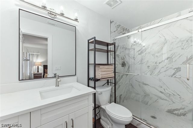 220 Lanchester CT 32, Naples, FL 34112