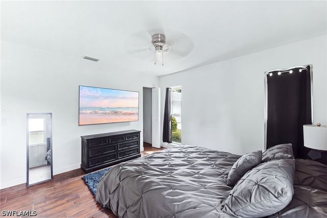 220 Lanchester CT 32, Naples, FL 34112