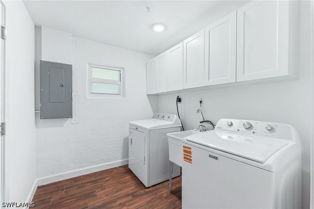 220 Lanchester CT 32, Naples, FL 34112