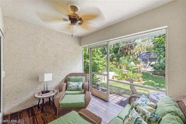 220 Lanchester CT 32, Naples, FL 34112
