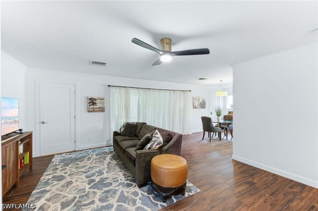 220 Lanchester CT 32, Naples, FL 34112