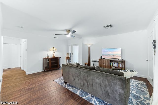 220 Lanchester CT 32, Naples, FL 34112