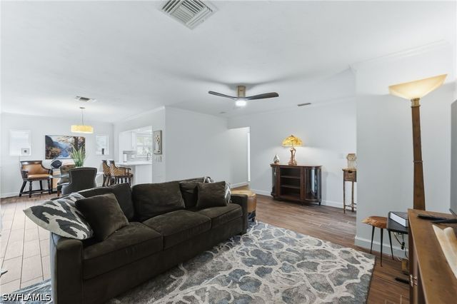 220 Lanchester CT 32, Naples, FL 34112
