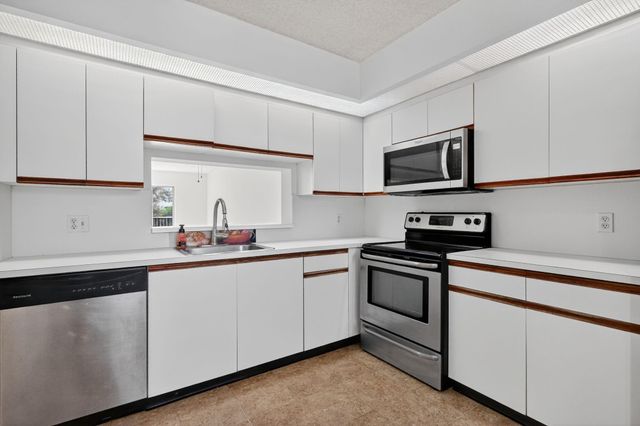 12750 SW 4th Court 307j, Pembroke Pines, FL 33027