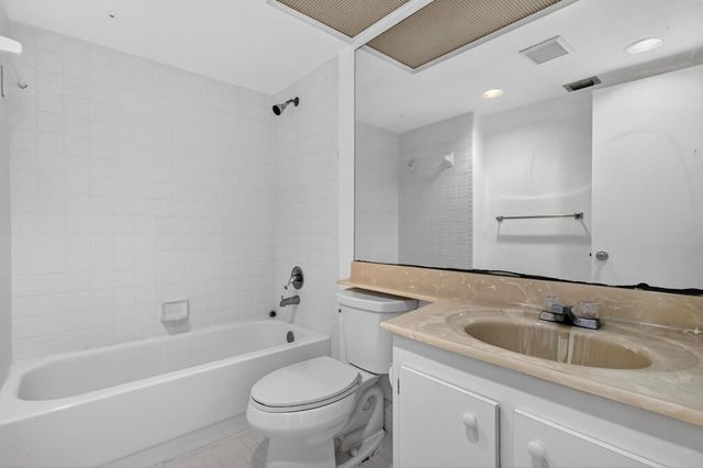12750 SW 4th Court 307j, Pembroke Pines, FL 33027