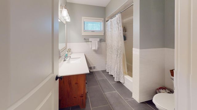 1046 Brooks Avenue W, Roseville, MN 55113