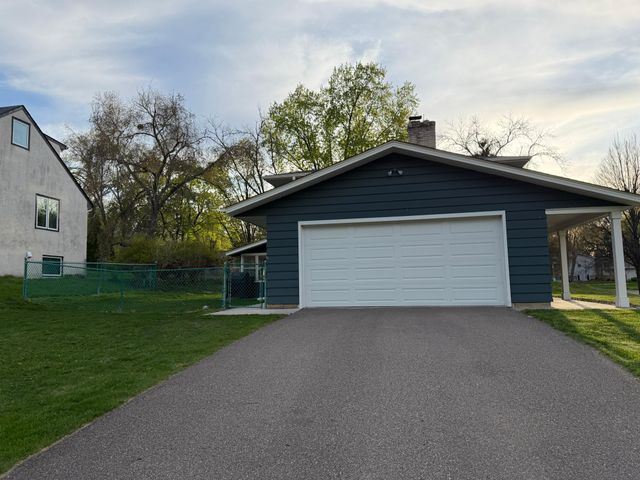 1046 Brooks Avenue W, Roseville, MN 55113