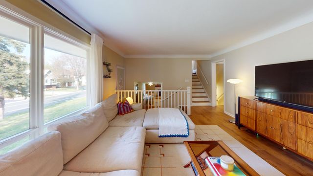 1046 Brooks Avenue W, Roseville, MN 55113