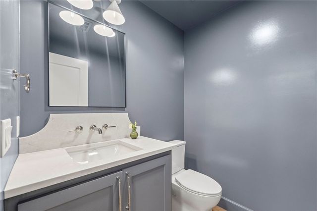 424 SE C Street, Bentonville, AR 72712