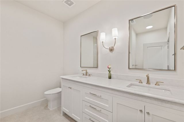 424 SE C Street, Bentonville, AR 72712