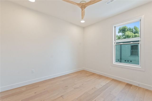 424 SE C Street, Bentonville, AR 72712