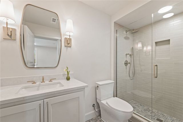 424 SE C Street, Bentonville, AR 72712