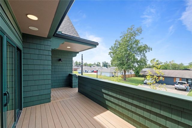 424 SE C Street, Bentonville, AR 72712