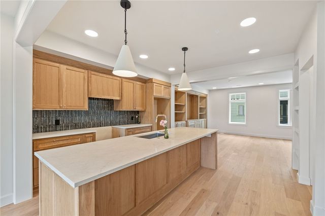 424 SE C Street, Bentonville, AR 72712