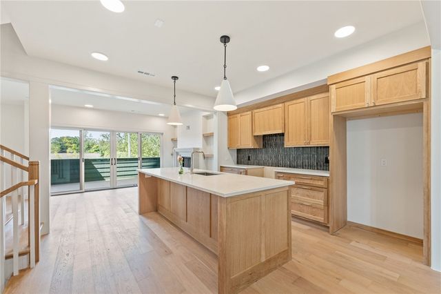 424 SE C Street, Bentonville, AR 72712