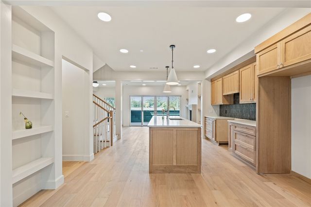 424 SE C Street, Bentonville, AR 72712