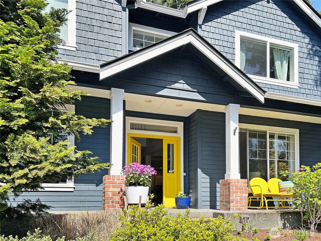 8700 Rosario Place NE, Bainbridge Island, WA 98110