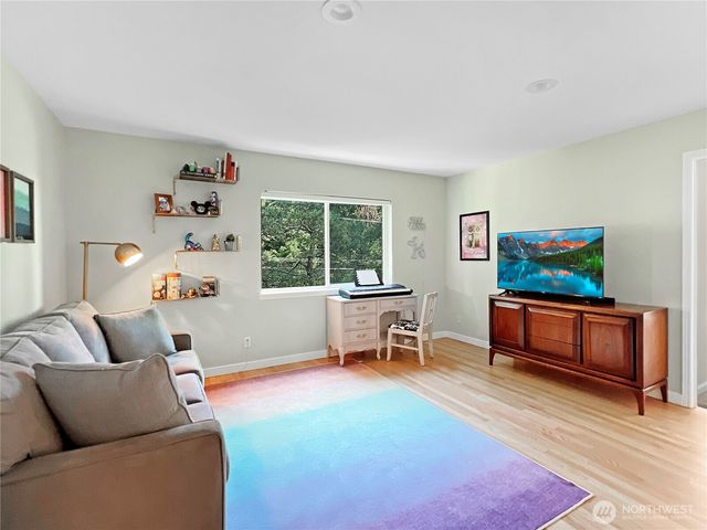 8700 Rosario Place NE, Bainbridge Island, WA 98110