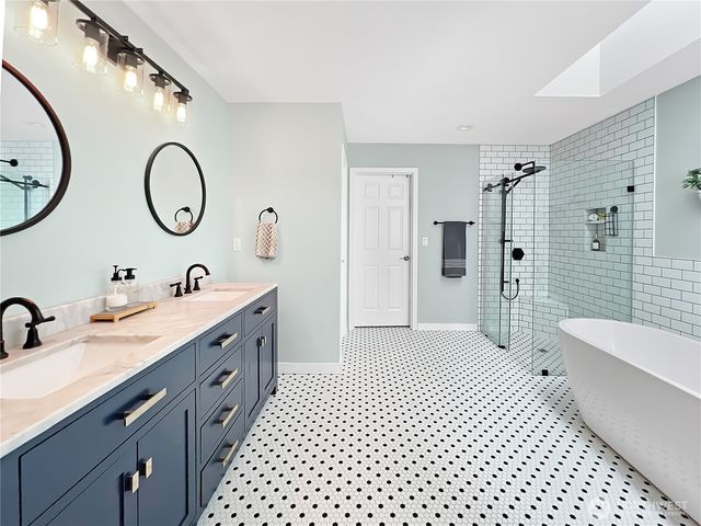 8700 Rosario Place NE, Bainbridge Island, WA 98110
