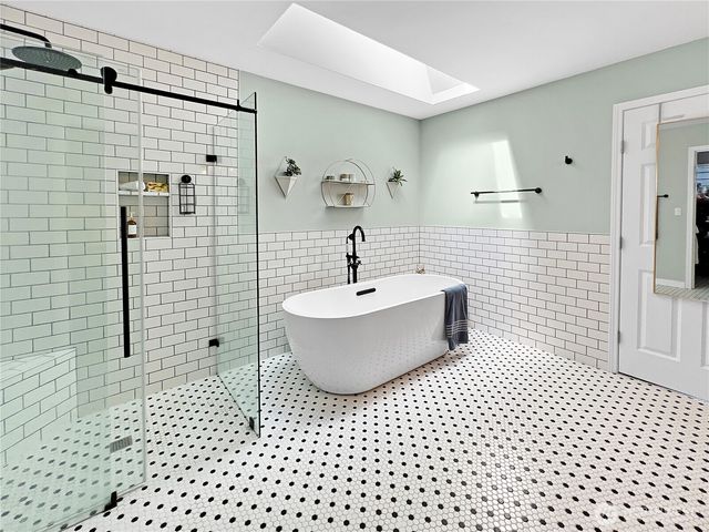 8700 Rosario Place NE, Bainbridge Island, WA 98110